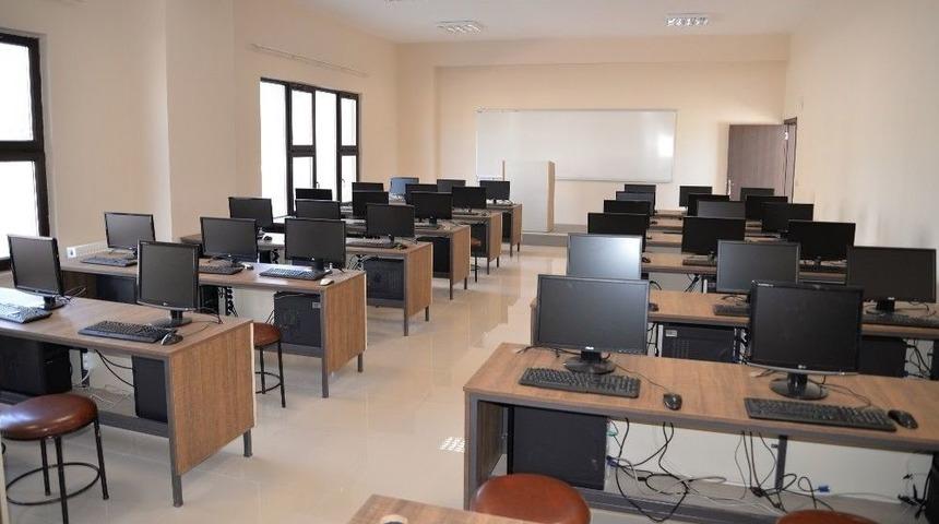 G&ouml;l Manzaralı Yeni Okul &Ouml;ğrencilerini Bekliyor