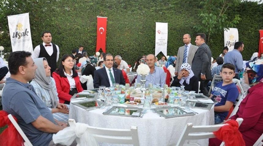 Uşak Protokol&uuml; Şehit Aileleriyle Bir Araya Geldi