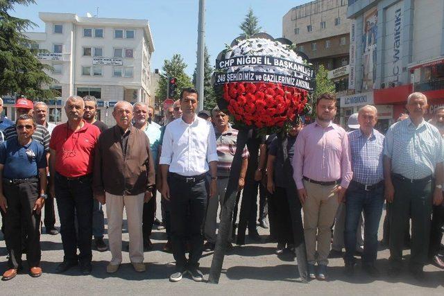 Chp Niğde Teşkilatı 15 Temmuz Şehitleri Anısına Çelenk Bıraktılar