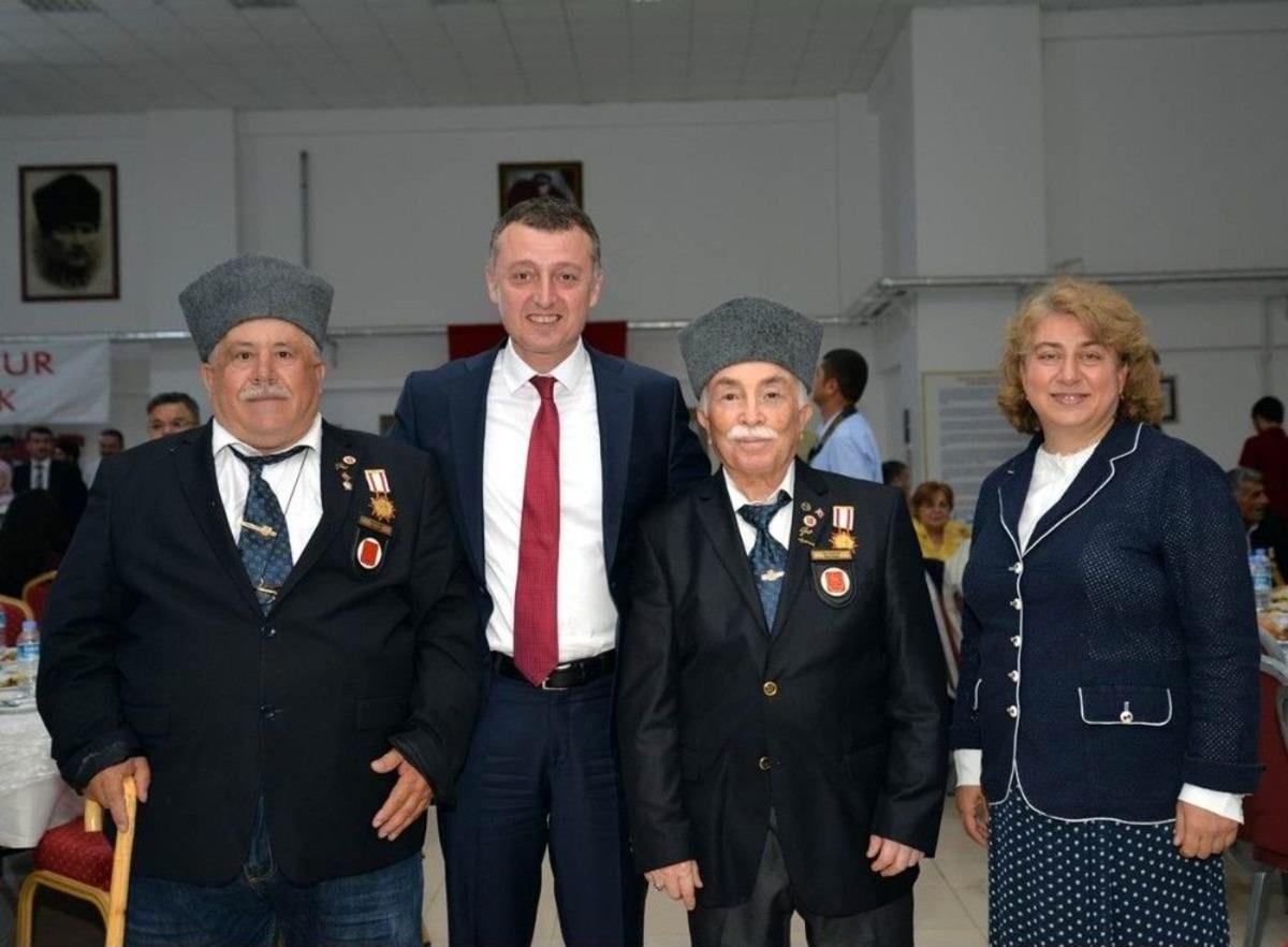 Bilecik&rsquo;te Şehit Ve Gazi Ailelerine Yemek Verildi