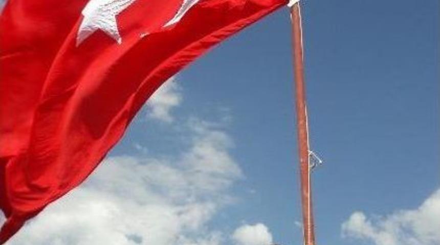 Sason’un En Yüksek Dağına Türk Bayrağı Dikildi