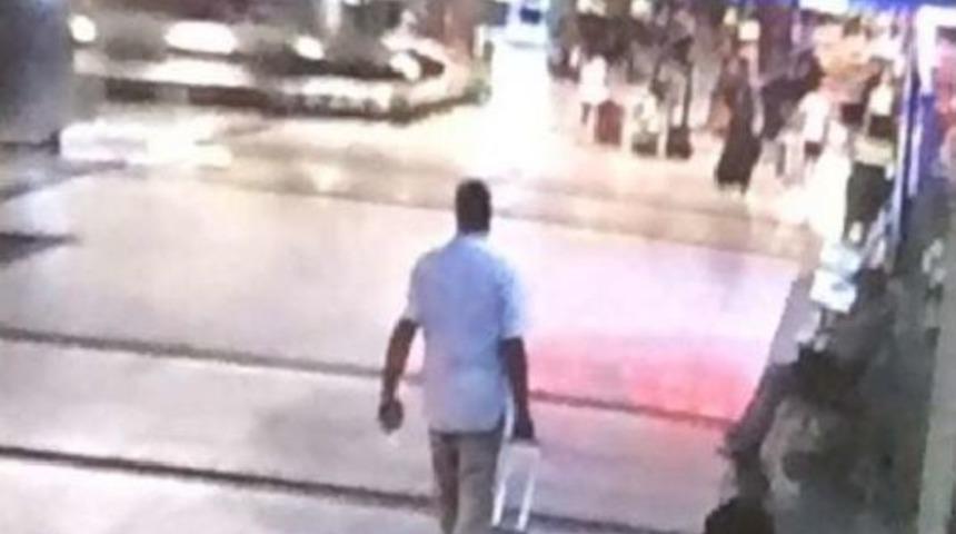 "valizim Çalındı "diye Girdiği Gümrüklü Alanda Başkasının Valizini Çaldı