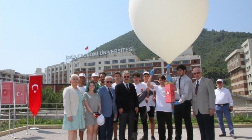 15 Temmuz Şehitleri İ&ccedil;in Y&uuml;ksek İrtifa Balonu Havalandı