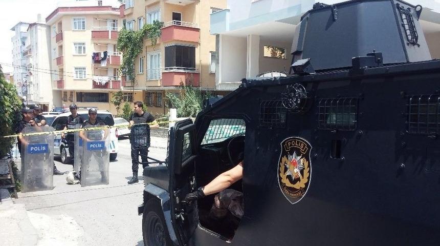 K&uuml;&ccedil;&uuml;k&ccedil;ekmece&rsquo;de Silahlı &Ccedil;atışma: 3 Yaralı