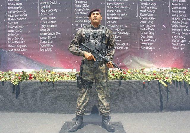 Taksim Meydanı Bayraklarla Donatıldı 1