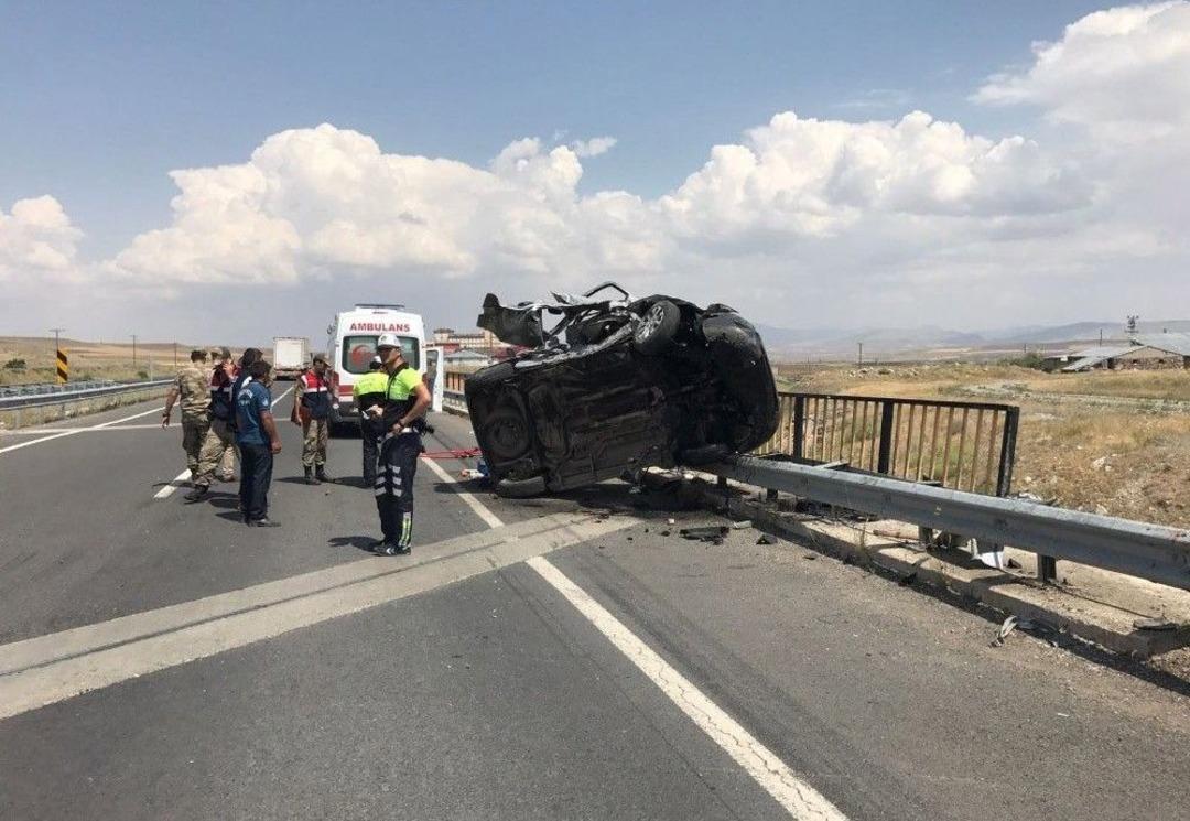 Kars&rsquo;a Taziyeye Giden Aile Kaza Yaptı: 3 &Ouml;l&uuml;, 3 Yaralı