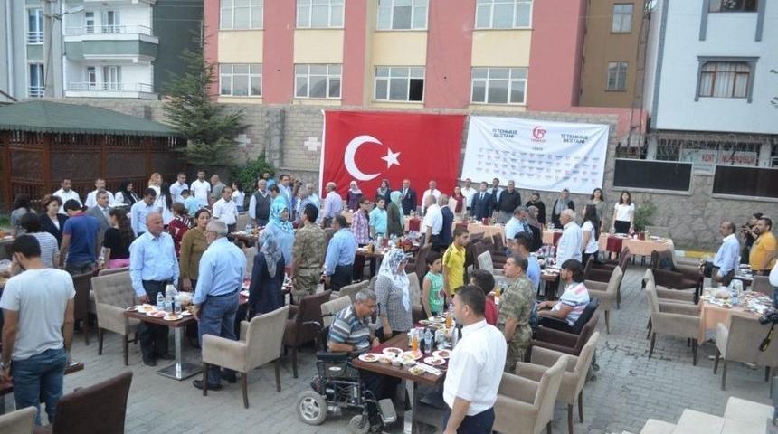 Vali &Uuml;nl&uuml;, Şehit Aileleri Ve Gaziler İle Yemekte Buluştu