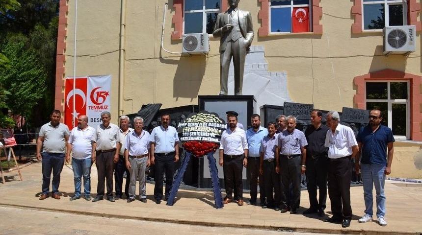 Chp 15 Temmuz Şehitleri İ&ccedil;in &Ccedil;elenk Bıraktı