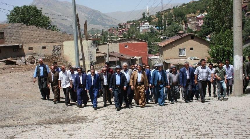 Kato Dağı Eteklerinde &rsquo;demokrasi&rsquo; Y&uuml;r&uuml;y&uuml;ş&uuml;