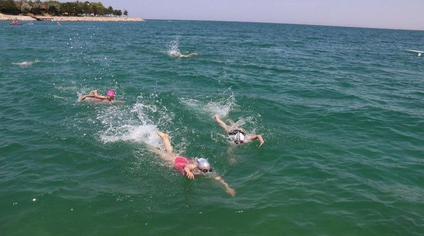 Edremit&rsquo;te 15 Temmuz Şehitlerini Anma, Demokrasi Ve Milli Birlik G&uuml;n&uuml;