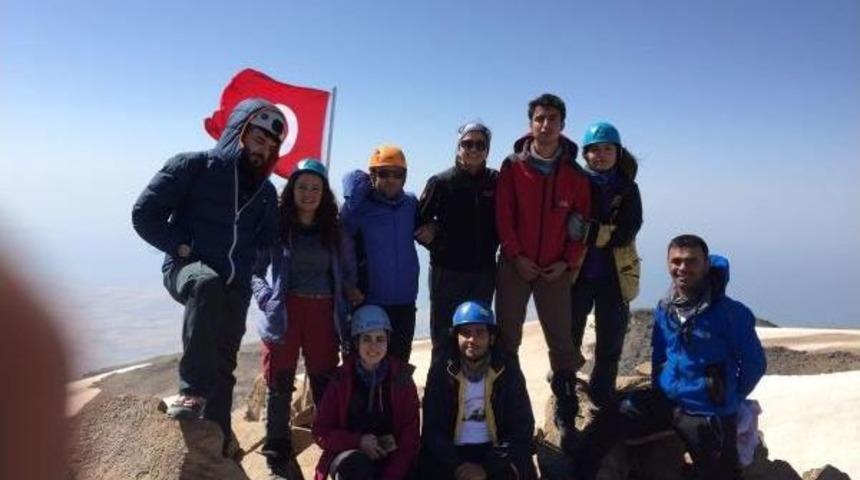 S&uuml;phan Dağı&rsquo;Na Tırmanıp, Demokrasi Ateşi Yaktılar (2)