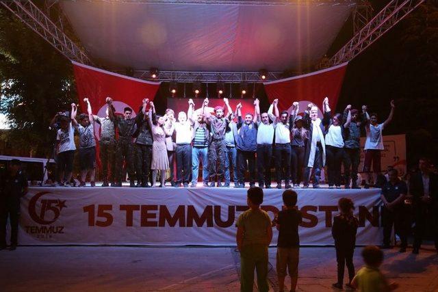 Uşak’ta 15 Temmuz Programına ’şehir Tiyatrosu’ Damga Vurdu