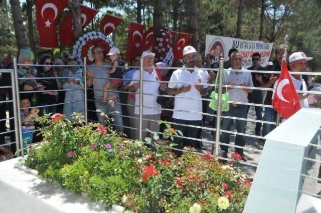 15 Temmuz'un Yıl Dönümünde Ömer Halisdemir'e Ziyaretçi Akını