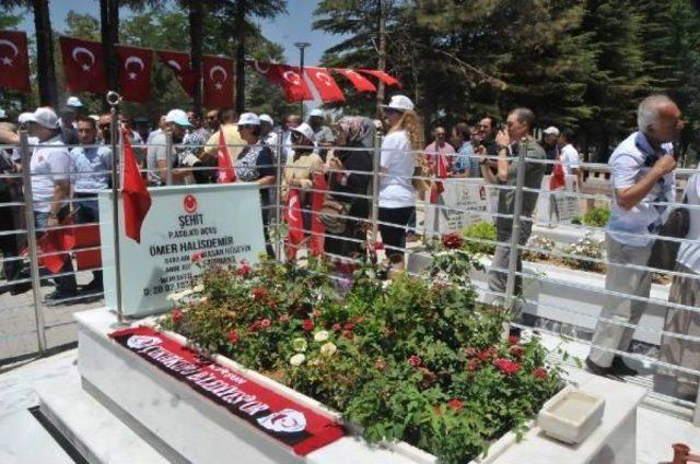 15 Temmuz'un Yıl Dönümünde Ömer Halisdemir'e Ziyaretçi Akını