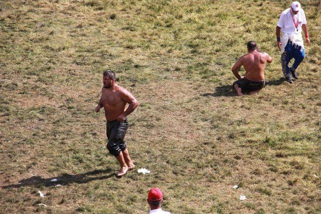 Recep Kara, Rakibini Kısa Sürede Yere Serdi 1