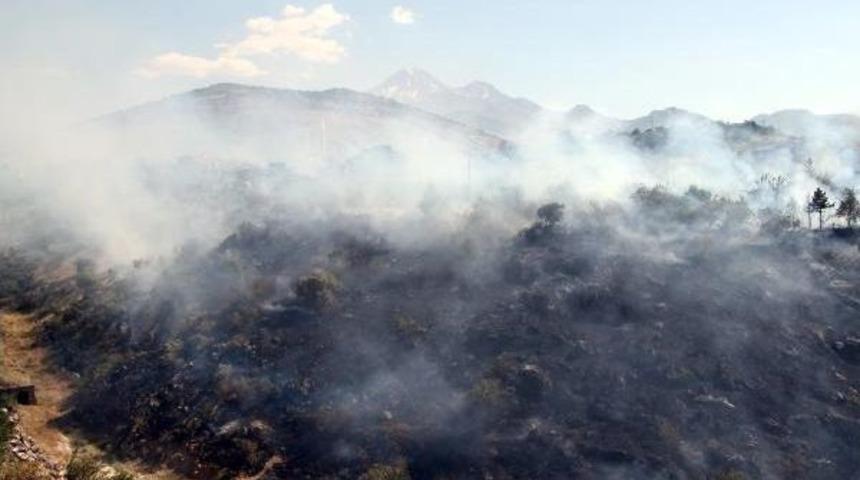 Kayseri'de Otluk Alanda Yangın