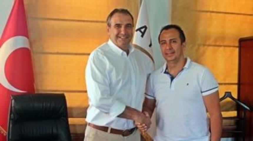 Ayvalıklı Voleybol Antren&ouml;r&uuml; Oğuz Milli Takıma Se&ccedil;ildi