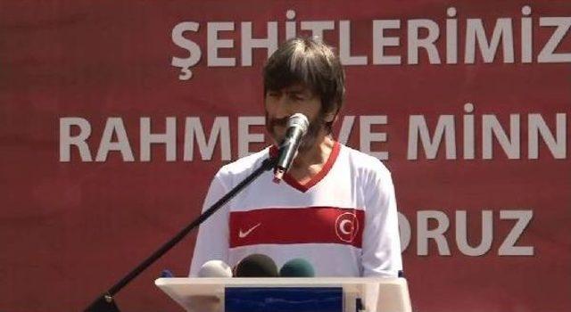 Eski Milli Futbolcular 15 Temmuz Şehitleri Için Sahaya Çıktı