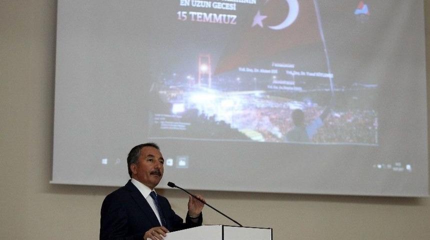 Ağrı İbrahim &Ccedil;e&ccedil;en &Uuml;niversitesinde &ldquo; T&uuml;rk Demokrasi Tarihinin En Uzun Gecesi 15 Temmuz&rdquo; Paneli D&uuml;zenlendi