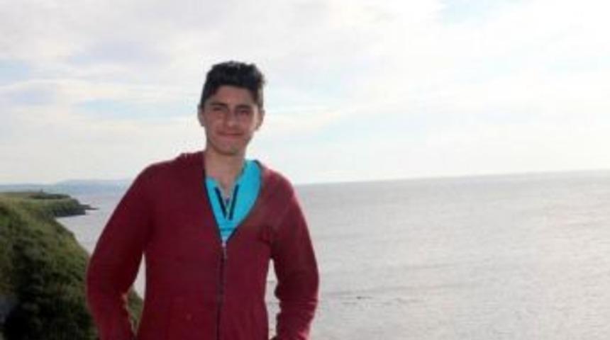 Otomobille &Ccedil;arpışan Motosikletli &Ouml;ld&uuml;