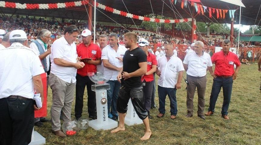 Kırkpınar&rsquo;da Erken Final: Recep Kara İle İsmail Balaban Eşleşti