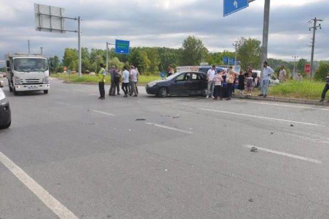 Cezaevine Tutuklu Götüren Polis Ekibi Kaza Yaptı: 5 Yaralı