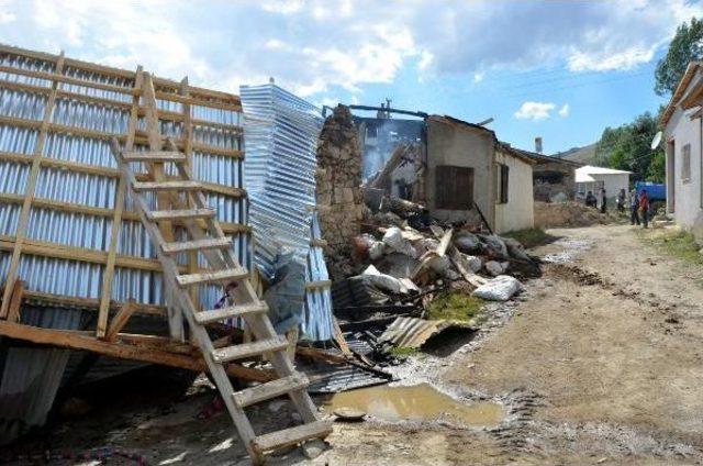 Erzincan'daki Yangında 9 Ev Etkilendi, 5 Kişi Hastanelik Oldu