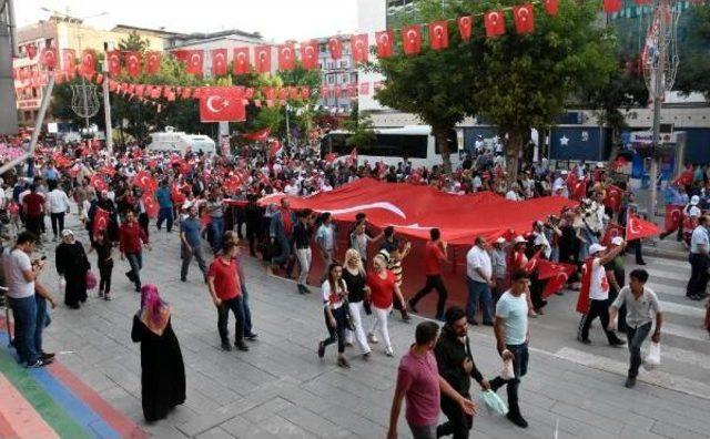 Van'da Milli Birlik Yürüyüşüne Binlerce Kişi Katıldı