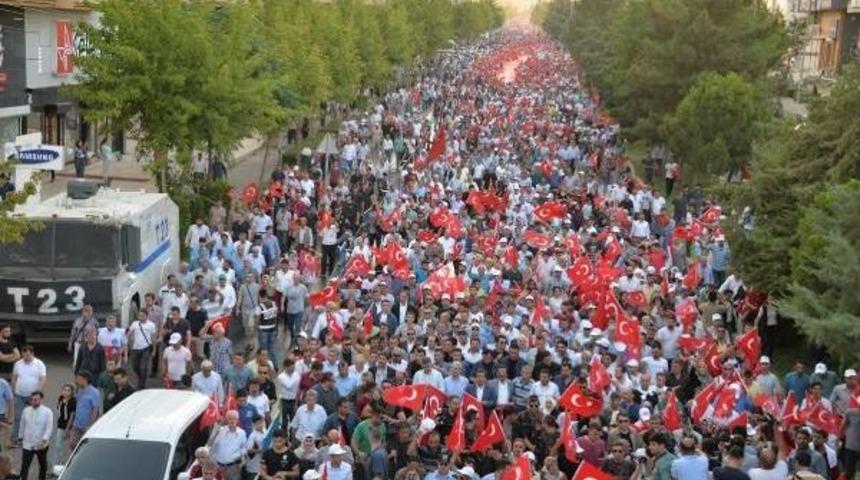 Diyarbakır'da Milli Birlik Y&uuml;r&uuml;y&uuml;ş&uuml;