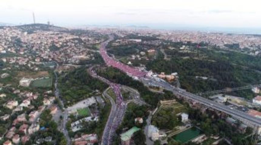15 Temmuz Şehitler K&ouml;pr&uuml;s&uuml; Girişinde İnsan Seli