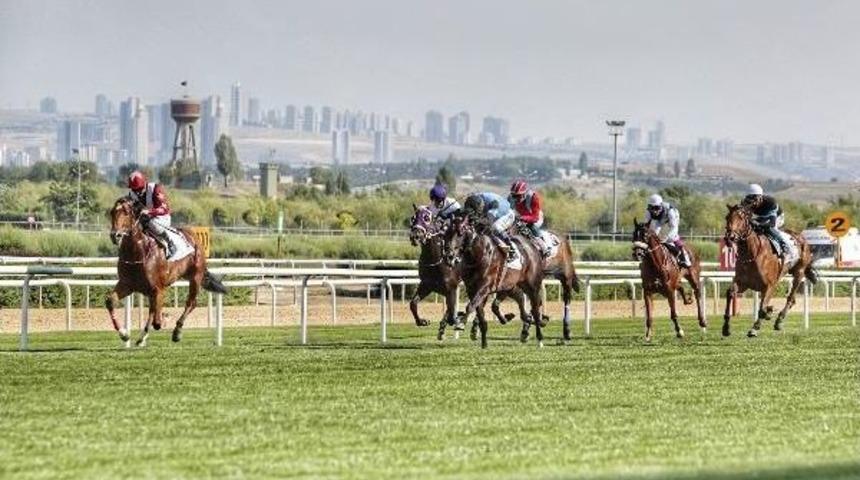 15 Temmuz Şehitleri Koşusu'nu Miss Planet Kazandı