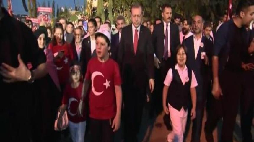 Cumhurbaşkanı Erdoğan Köprüye Yürüdü