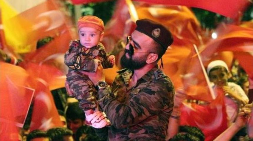 Gaziantep'te Binler, 'demokrasi N&ouml;beti'nde