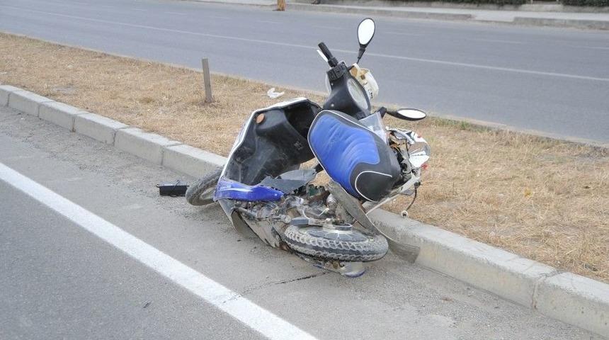 Panelvan Minib&uuml;s Elektrikli Bisiklete &Ccedil;arptı: 1 &Ouml;l&uuml;