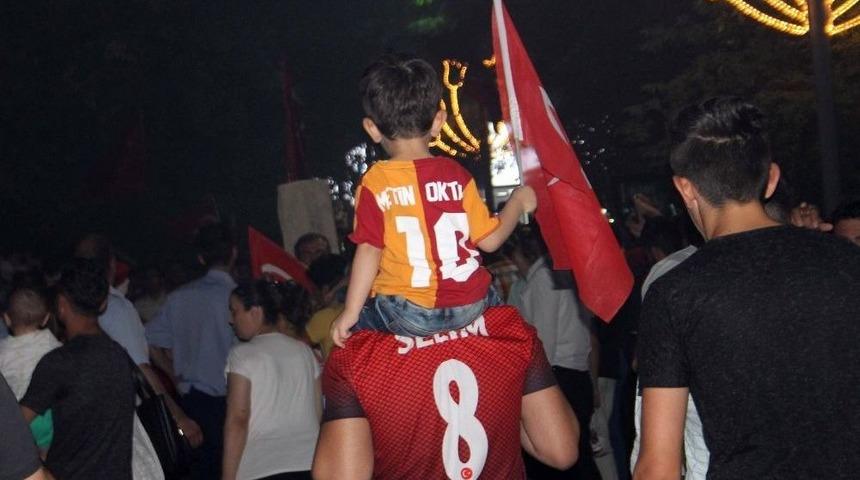 Siirt&rsquo;te "milli İradeye Saygı Y&uuml;r&uuml;y&uuml;ş&uuml;"
