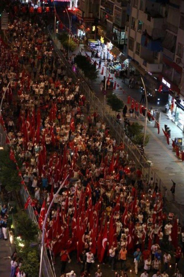 Binlerce Antalyalı Darbeye Karşı Yürüdü 3