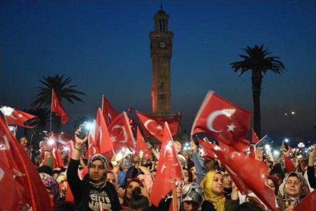 İzmir de 15 Temmuz Demokrasi Ve Milli Birlik G&uuml;n&uuml; Coşkusu&nbsp; 3