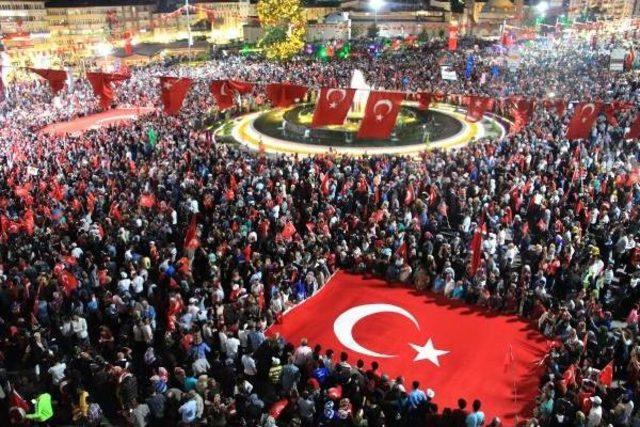 Sivas ta Onbinlerce Kişi Demokrasi Nöbetinde Buluştu 1