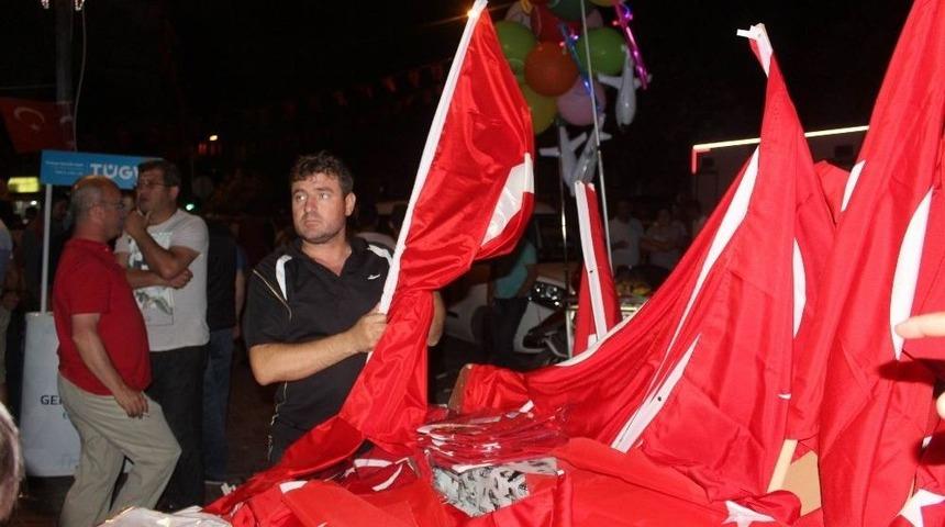 Demokrasi N&ouml;beti En &Ccedil;ok Onların İşine Yaradı