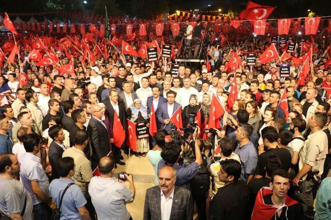 Diyarbakır&rsquo;da Binler Demokrasi N&ouml;betinde