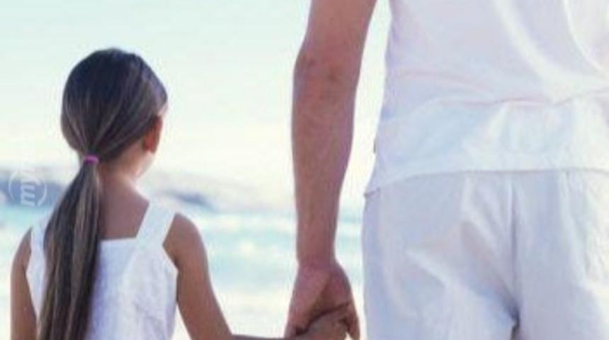 Sadece Babasız B&uuml;y&uuml;yen Kızların Anlayabileceği 13 H&uuml;z&uuml;nl&uuml; Durum