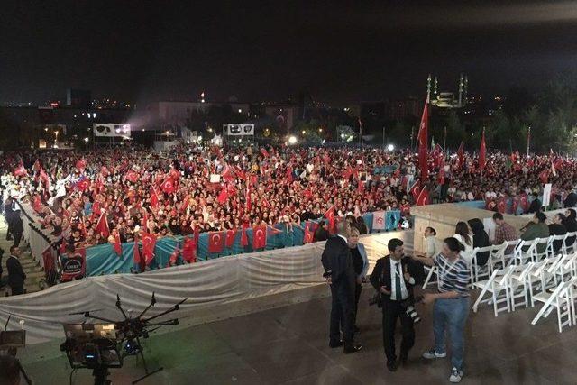 Tbmm &Ouml;n&uuml;nde Vatandaşlar Toplanmaya Başladı 1