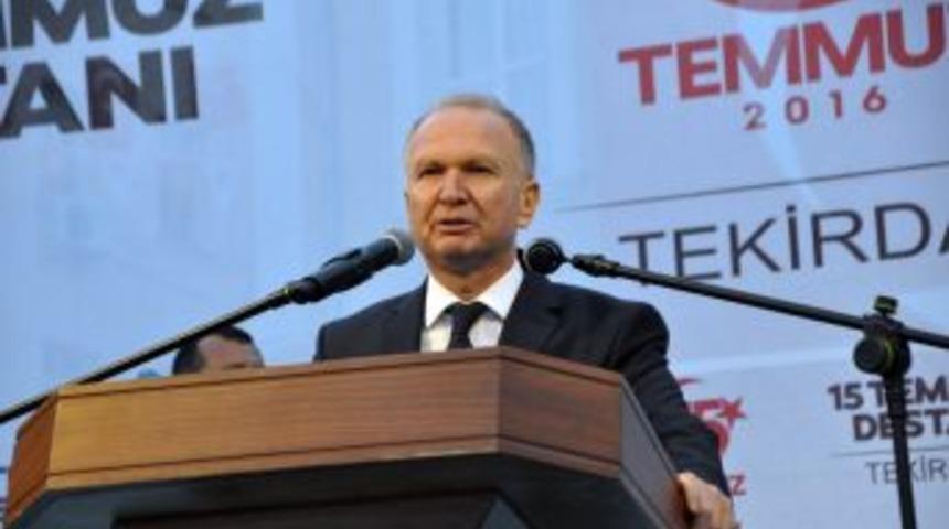 Vali Meydanlara İnen Vatandaşlara Teşekk&uuml;r Etti