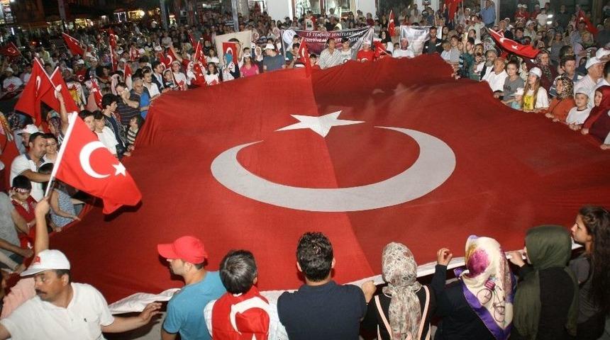 Devrek&rsquo;te 15 Temmuz Milli Birlik Y&uuml;r&uuml;y&uuml;ş&uuml; Ve Demokrasi N&ouml;beti Etkinliği