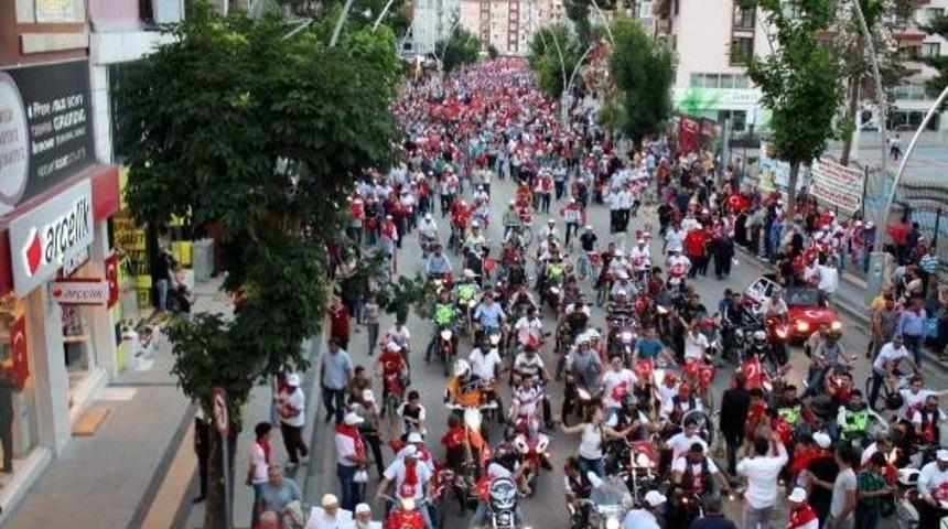 Tokat'ta 'demokrasi' Y&uuml;r&uuml;y&uuml;ş&uuml;