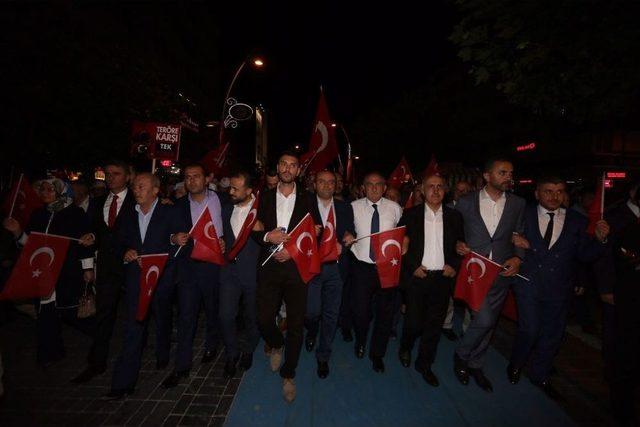 Binlerce Kişi ’milli Birlik Yürüyüşü’nde Fetö’yü Lanetledi