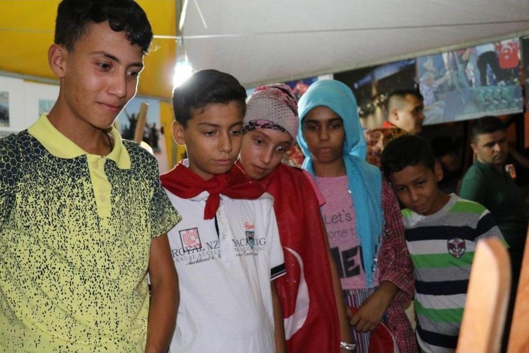 15 Temmuz&rsquo;un Yıl D&ouml;n&uuml;m&uuml;nde İhanet Gecesinde &Ccedil;ekilen Fotoğraflar Yoğun İlgi G&ouml;rd&uuml;