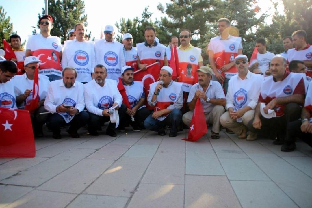 Memur-sen Konfederasyonu 15 Temmuz Şehitleri İ&ccedil;in Y&uuml;r&uuml;d&uuml;