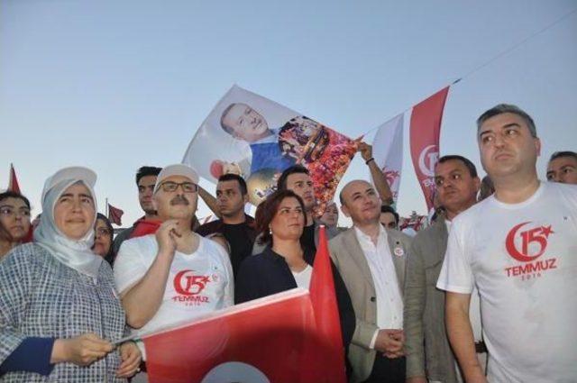 15 Temmuz Kutlamasında Şehit Polisin Annesi Baygınlık Geçirdi