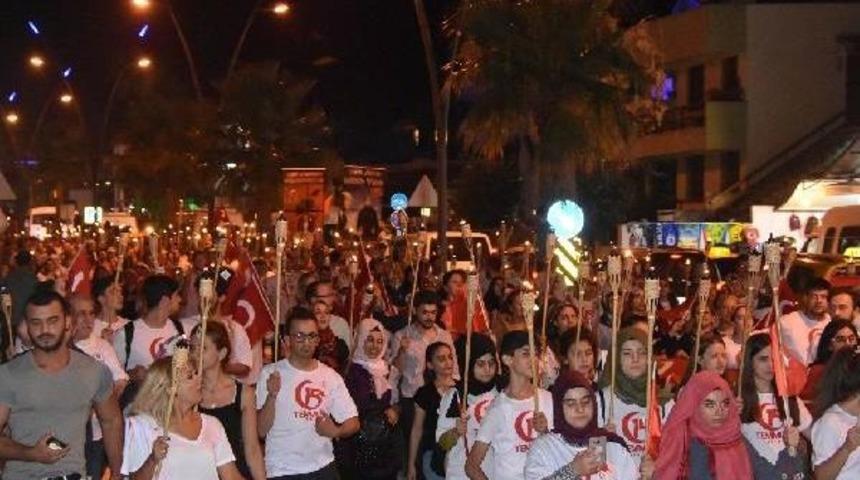 Marmaris'te Demokrasi Ve Milli Birlik Meşalesi